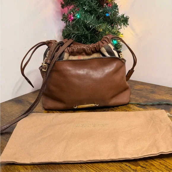 Burberry bucket crossbody bag - Picture 1 of 16